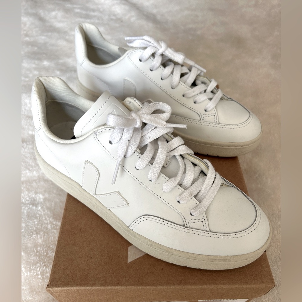 LIKE NEW! VEJA! Worn twice, mostly inside.